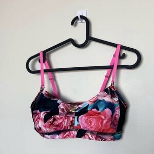 Lululemon secret garden top. Size 4